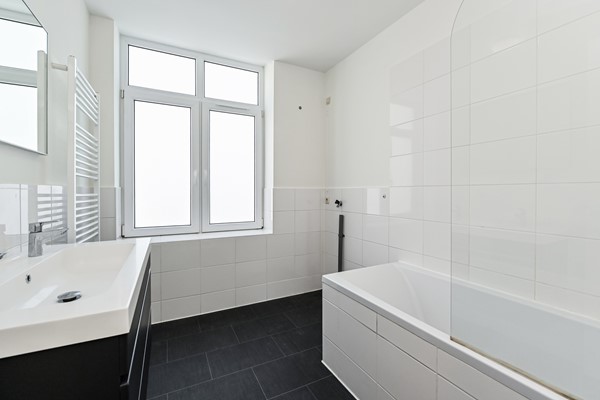 Medium property photo - Hadewichstraat 45, 2531 XX Den Haag